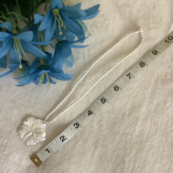 NEW ~ Carved White Pearl Shell Necklace - Picture 5 of 5